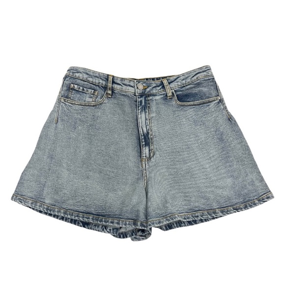 WEWOREWHAT Balloon Jean Shorts - Picture 2 of 4